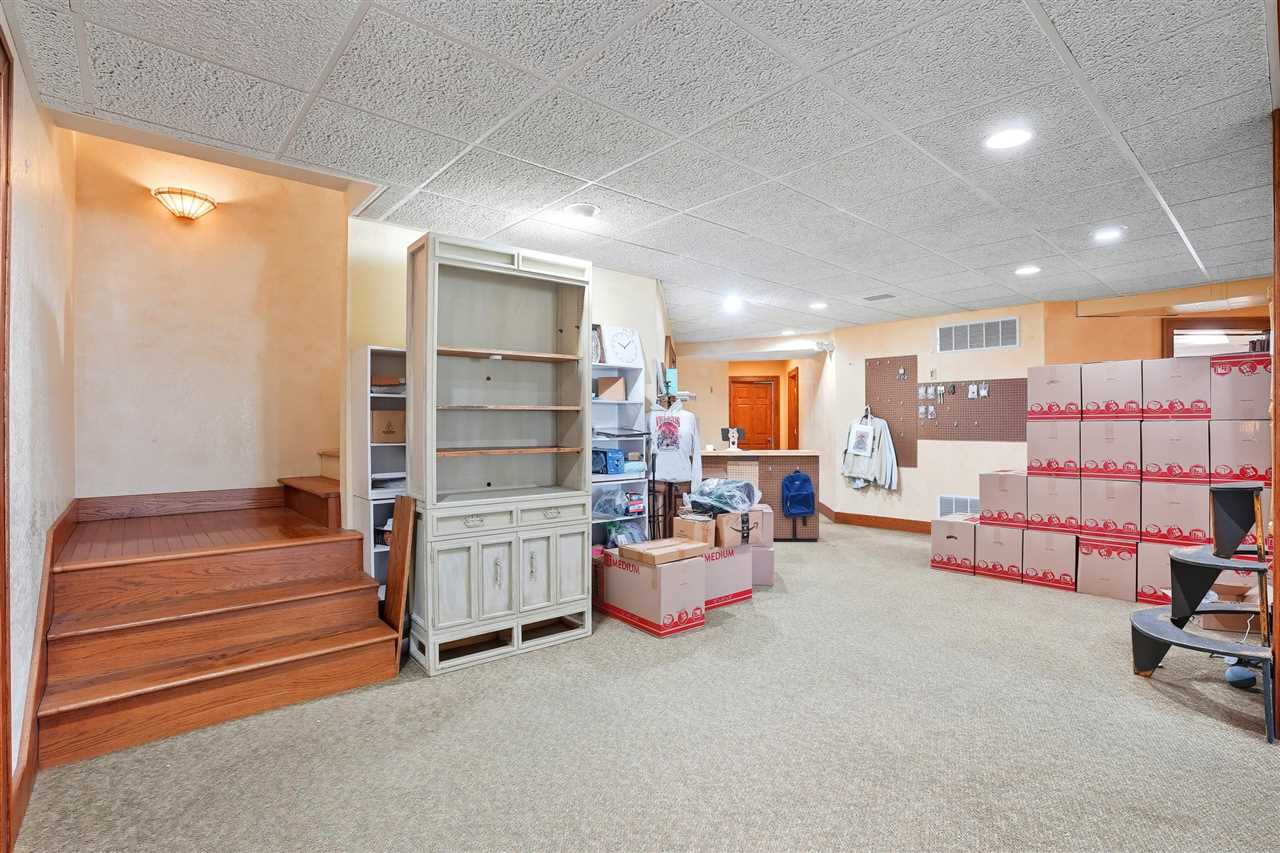 216 S 15th Avenue Washington IA 52353