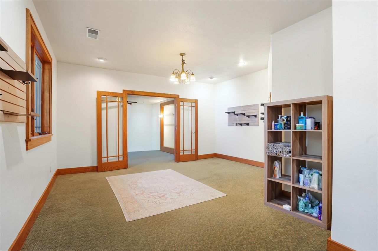 216 S 15th Avenue Washington IA 52353