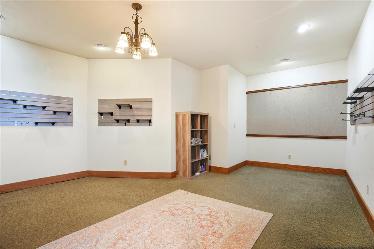 216 S 15th Avenue Washington IA 52353