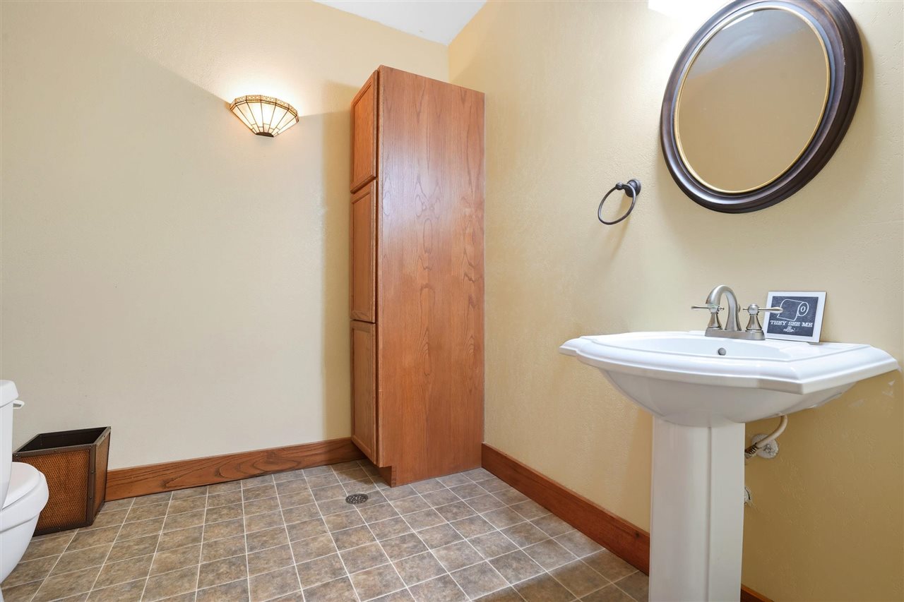 216 S 15th Avenue Washington IA 52353