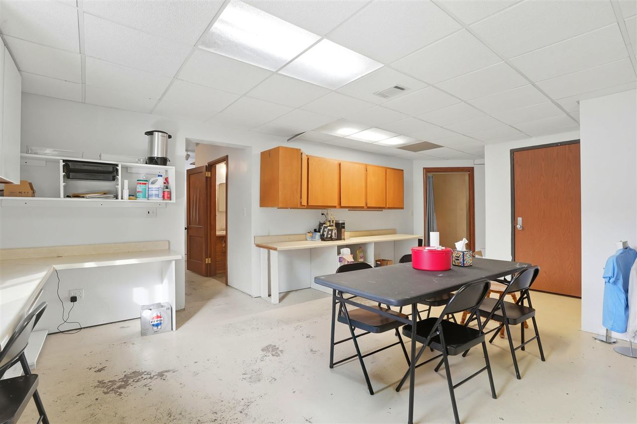 216 S 15th Avenue Washington IA 52353