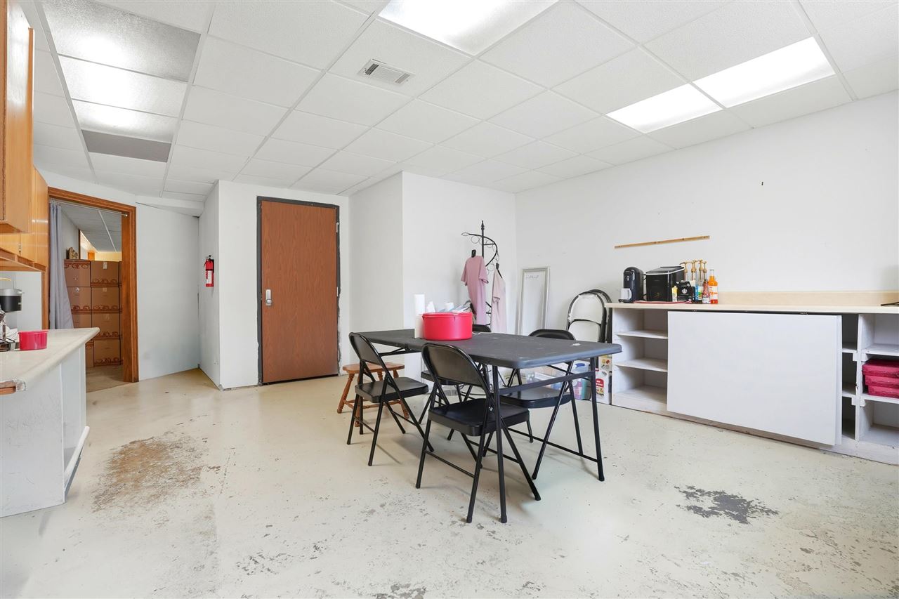 216 S 15th Avenue Washington IA 52353
