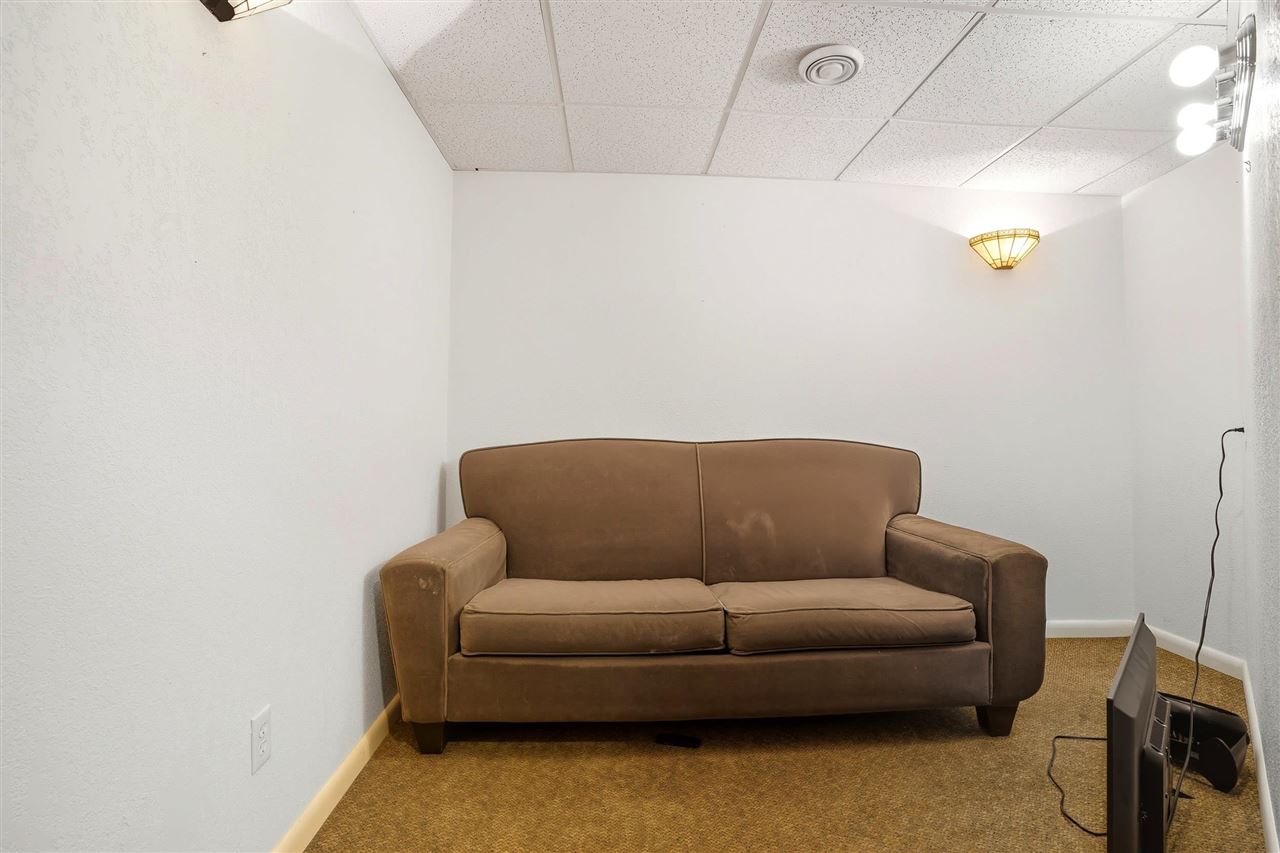 216 S 15th Avenue Washington IA 52353