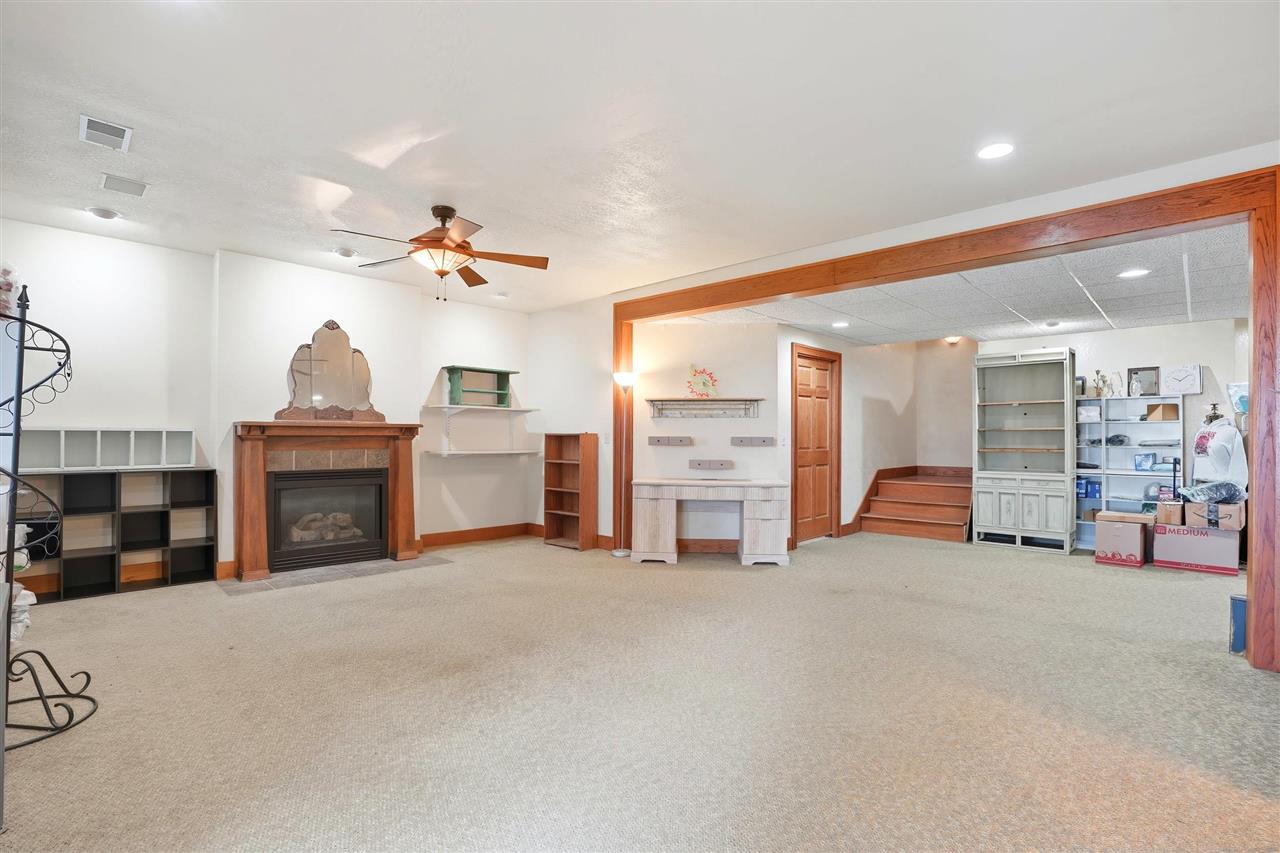 216 S 15th Avenue Washington IA 52353