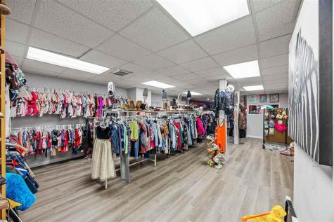 118 N Franklin Street Manchester IA 52057