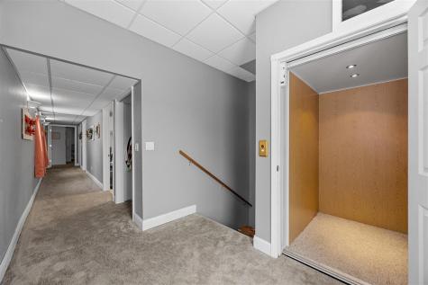 118 N Franklin Street Manchester IA 52057