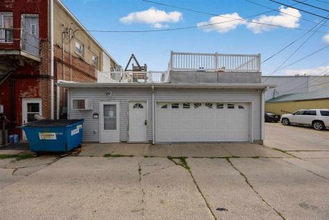 118 N Franklin Street Manchester IA 52057