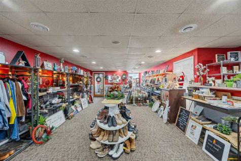 118 N Franklin Street Manchester IA 52057