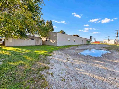1609 E Washington Street Washington IA 52353
