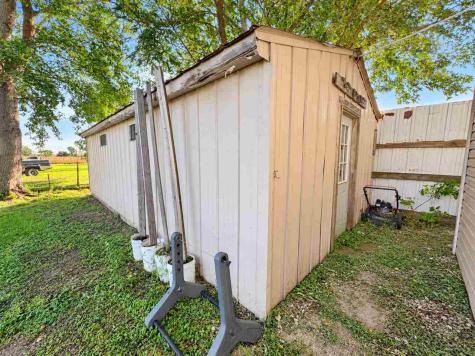 1609 E Washington Street Washington IA 52353
