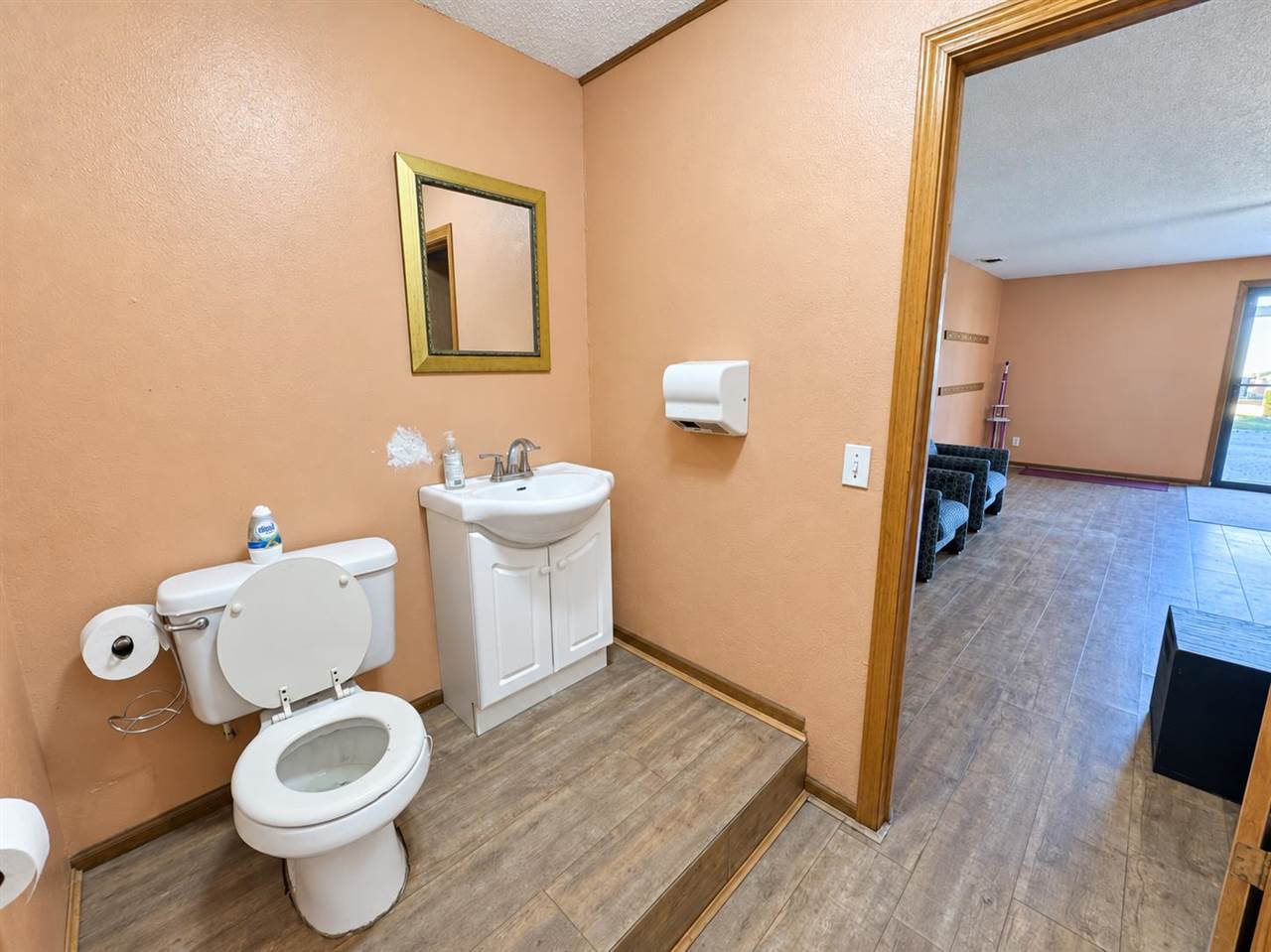 1609 E Washington Street Washington IA 52353