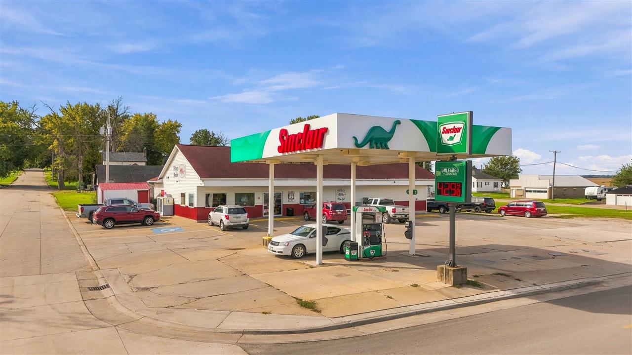 1001 3rd Street Victor IA 52347