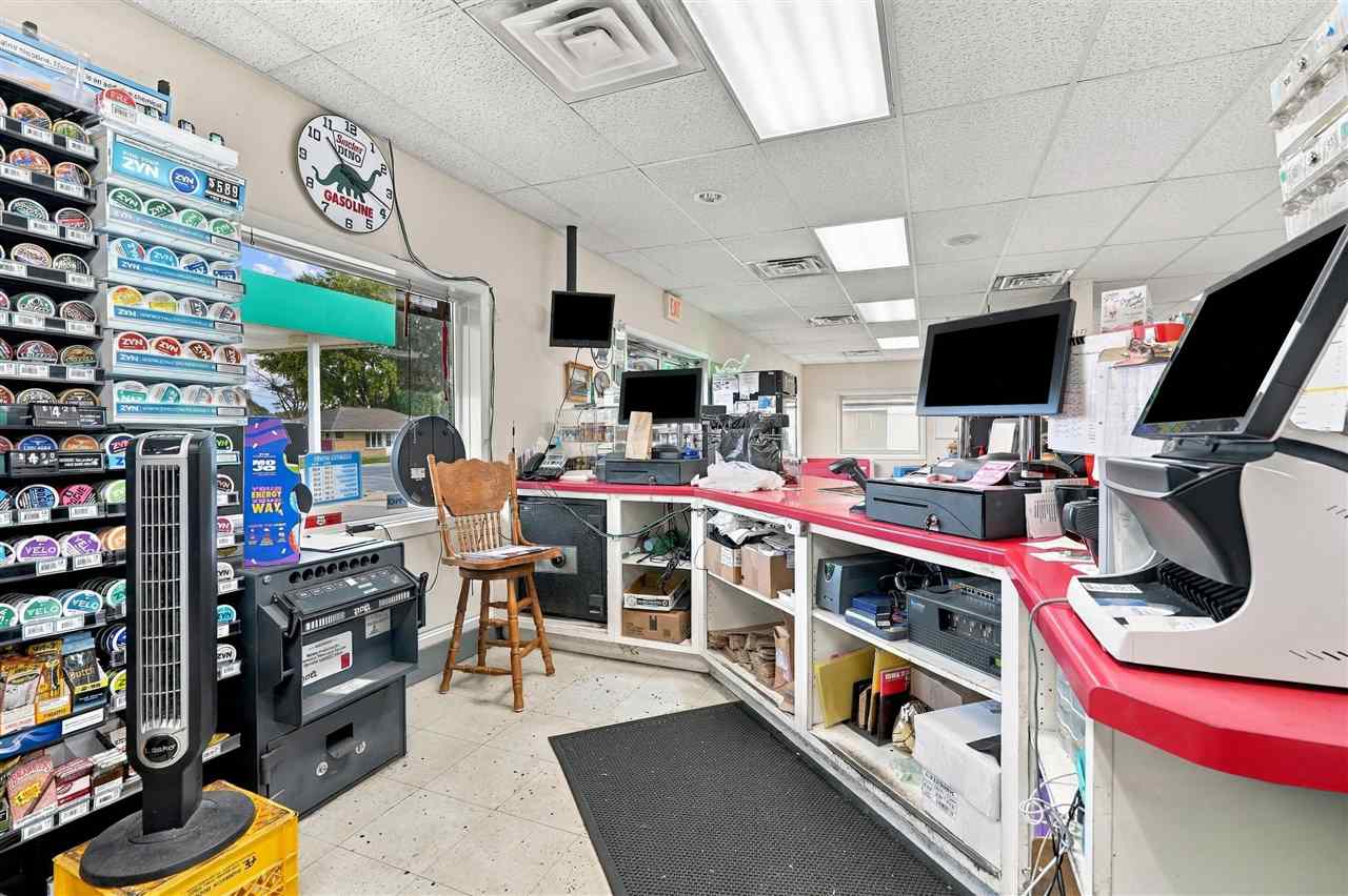 1001 3rd Street Victor IA 52347