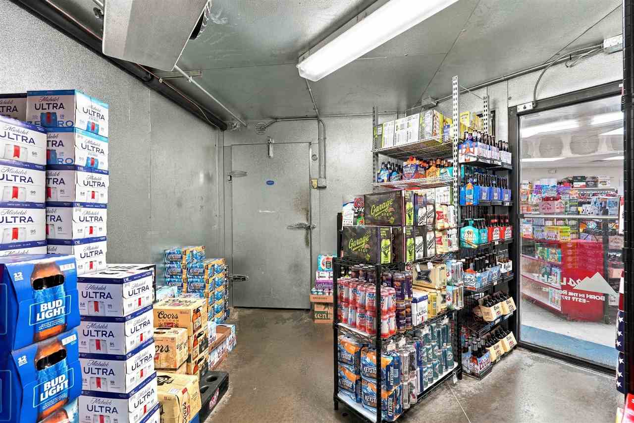 1001 3rd Street Victor IA 52347