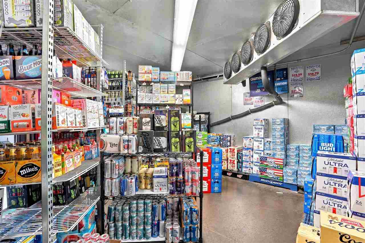 1001 3rd Street Victor IA 52347