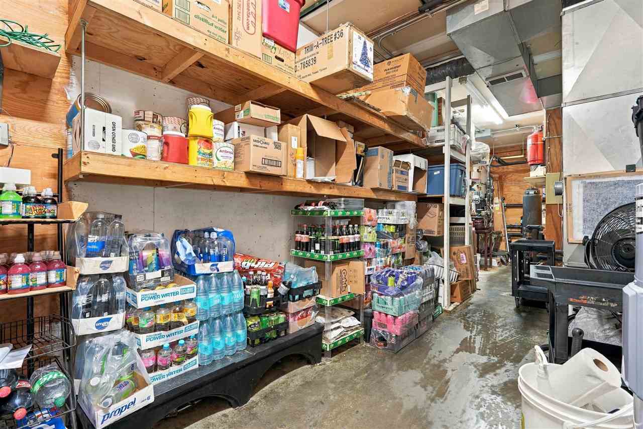 1001 3rd Street Victor IA 52347