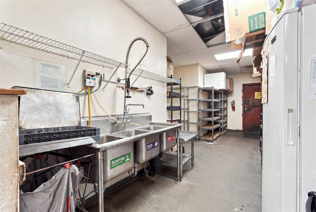1001 3rd Street Victor IA 52347