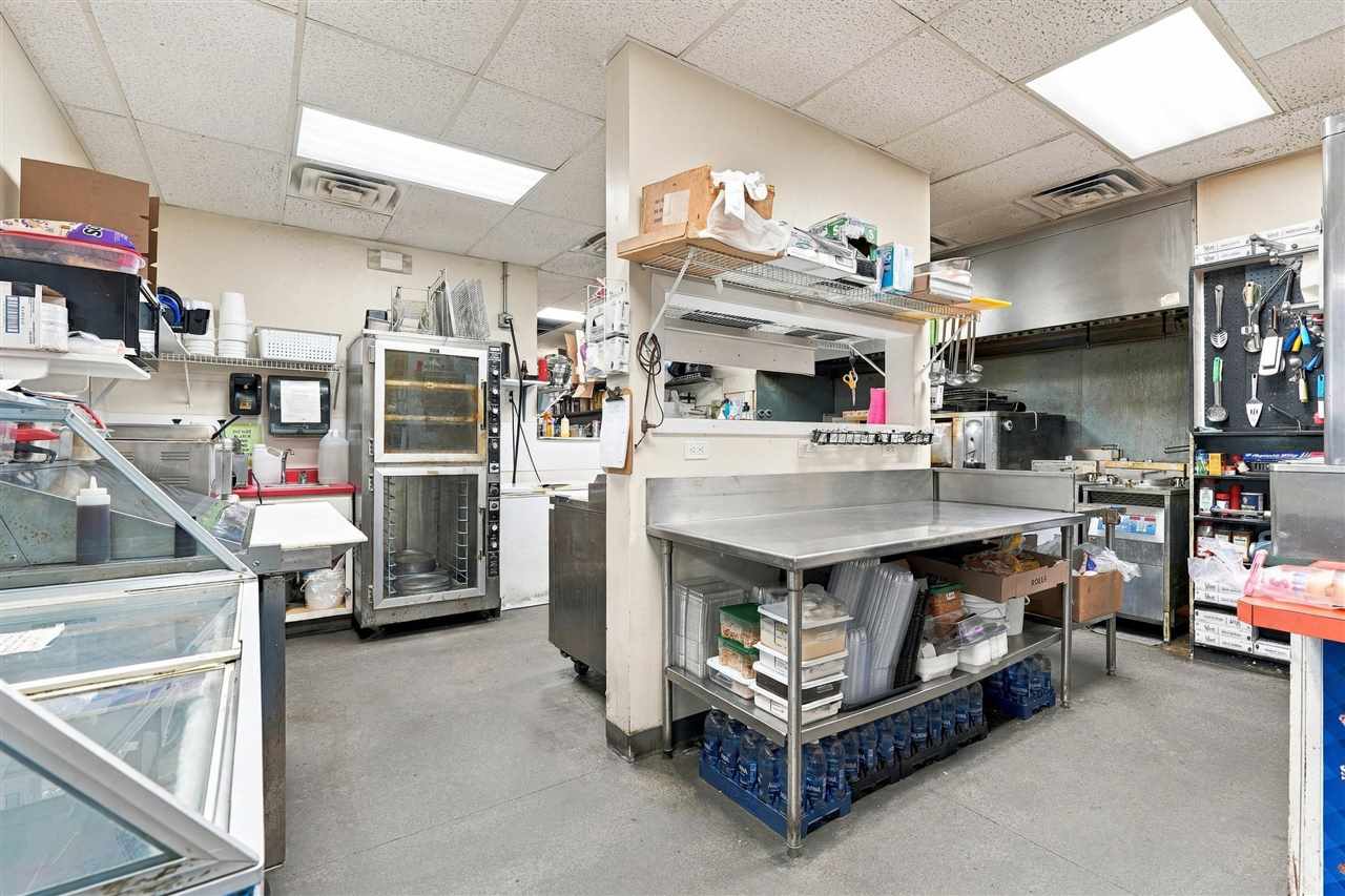 1001 3rd Street Victor IA 52347