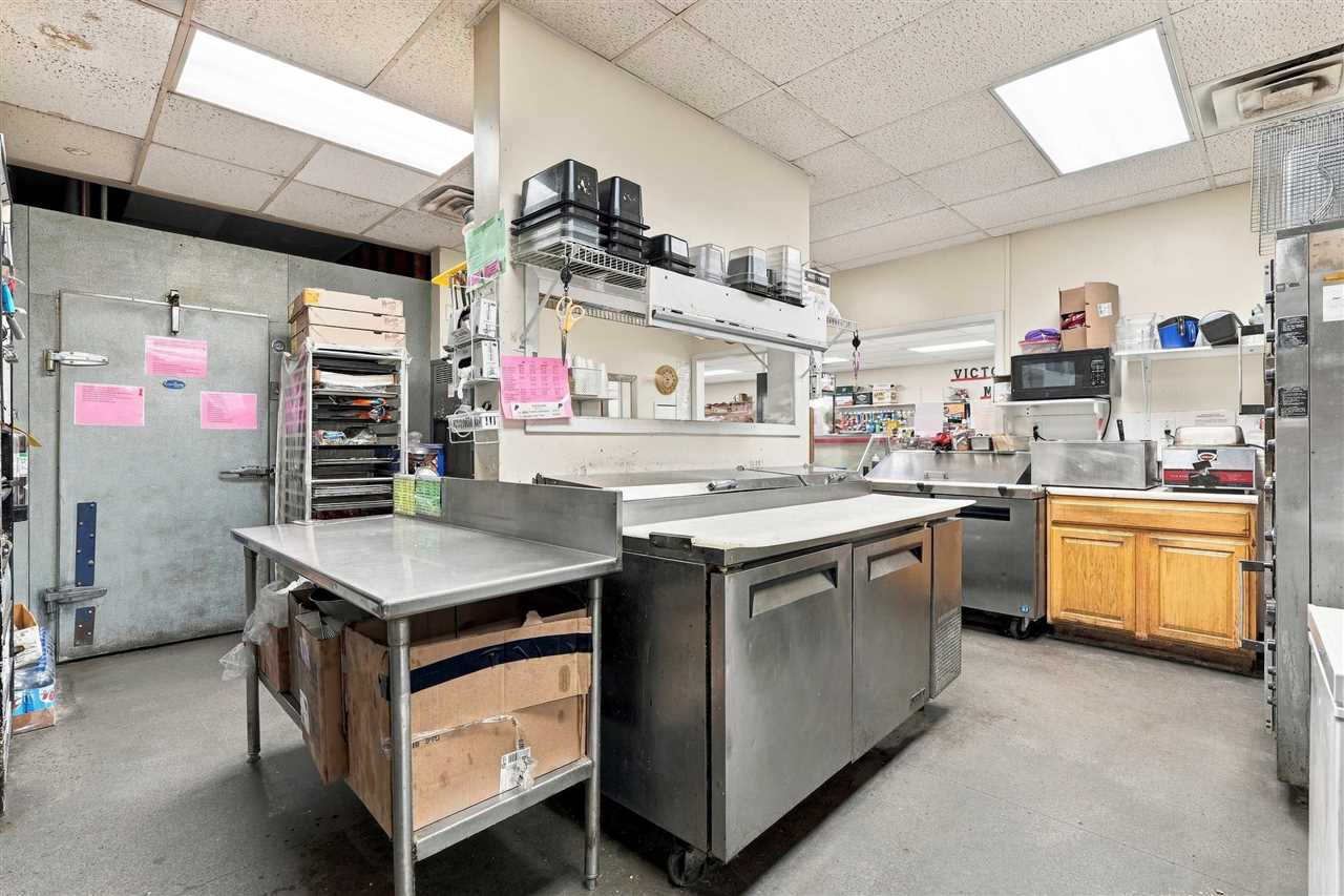 1001 3rd Street Victor IA 52347