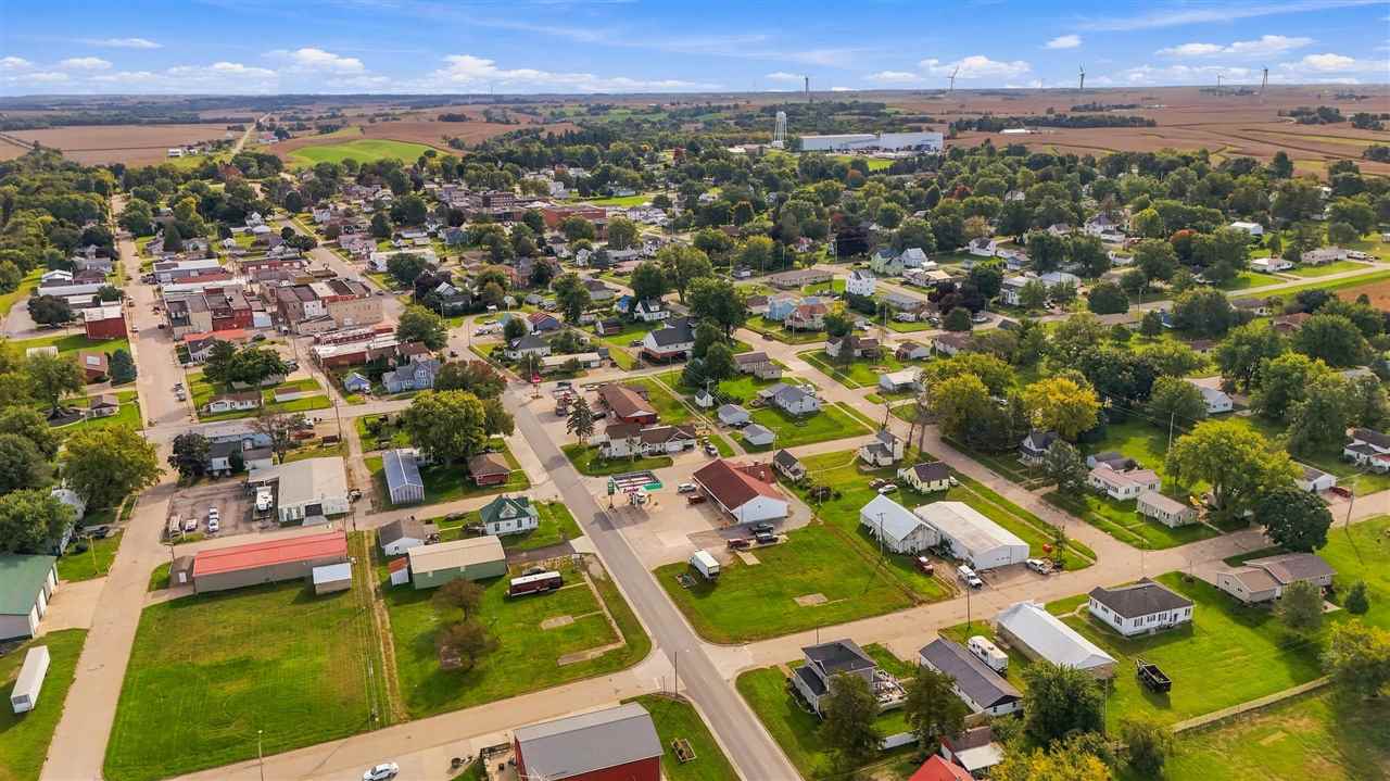 1001 3rd Street Victor IA 52347