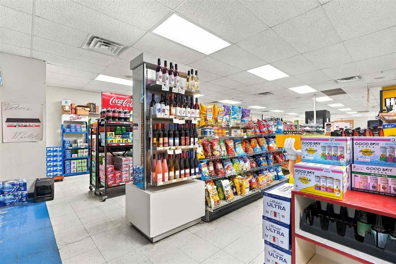 1001 3rd Street Victor IA 52347