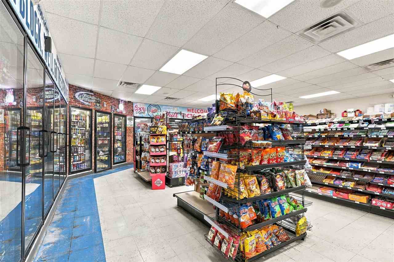 1001 3rd Street Victor IA 52347