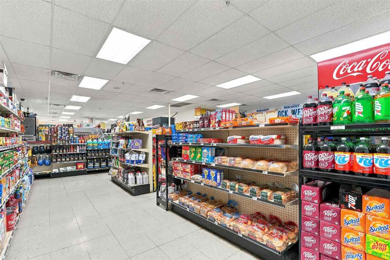 1001 3rd Street Victor IA 52347