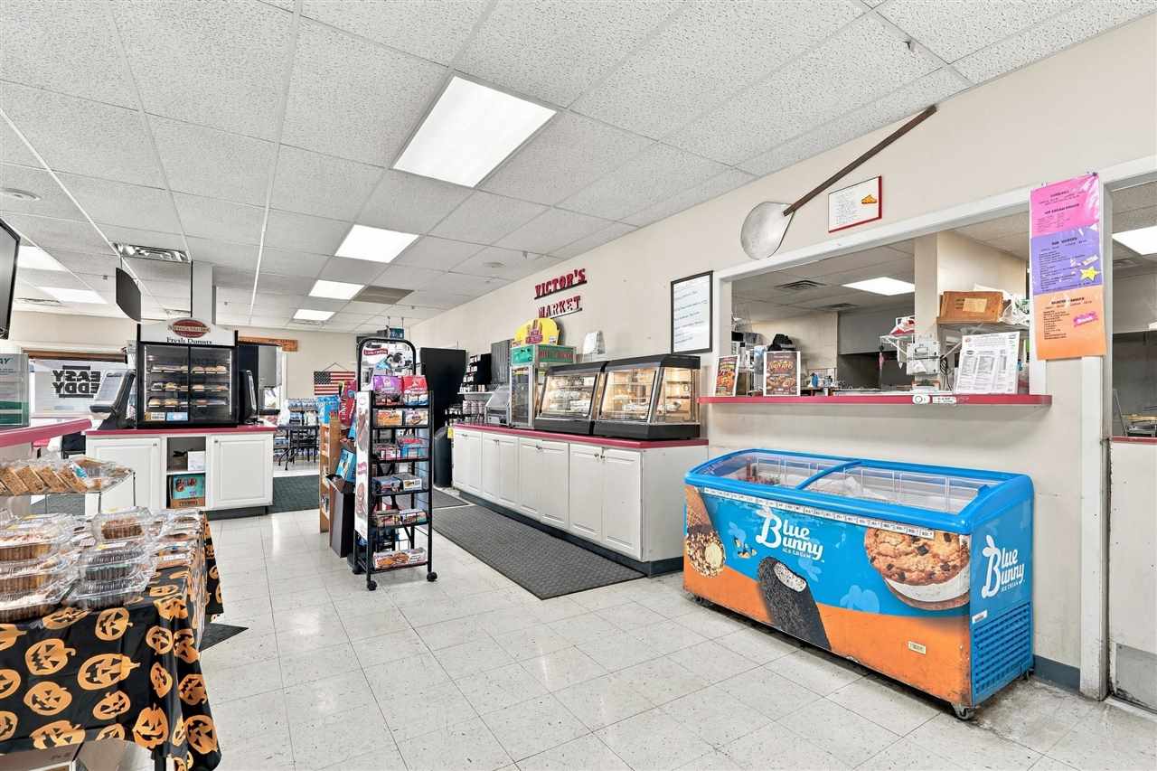 1001 3rd Street Victor IA 52347