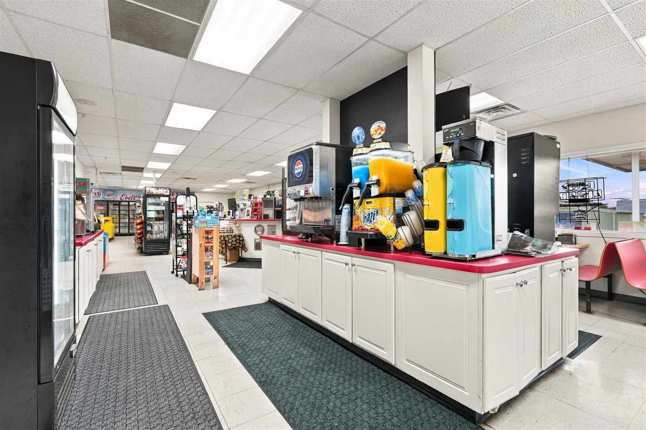 1001 3rd Street Victor IA 52347