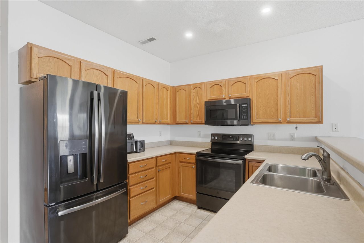 53 Thistle Court Iowa City IA 52240