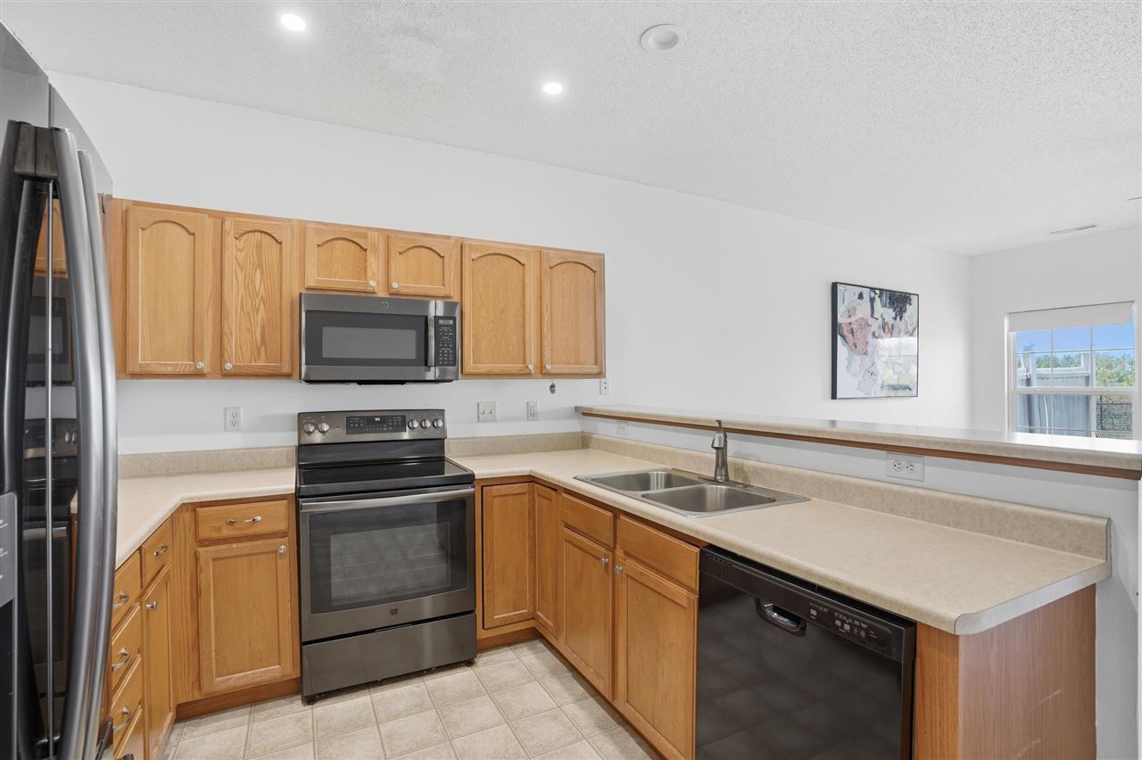 53 Thistle Court Iowa City IA 52240