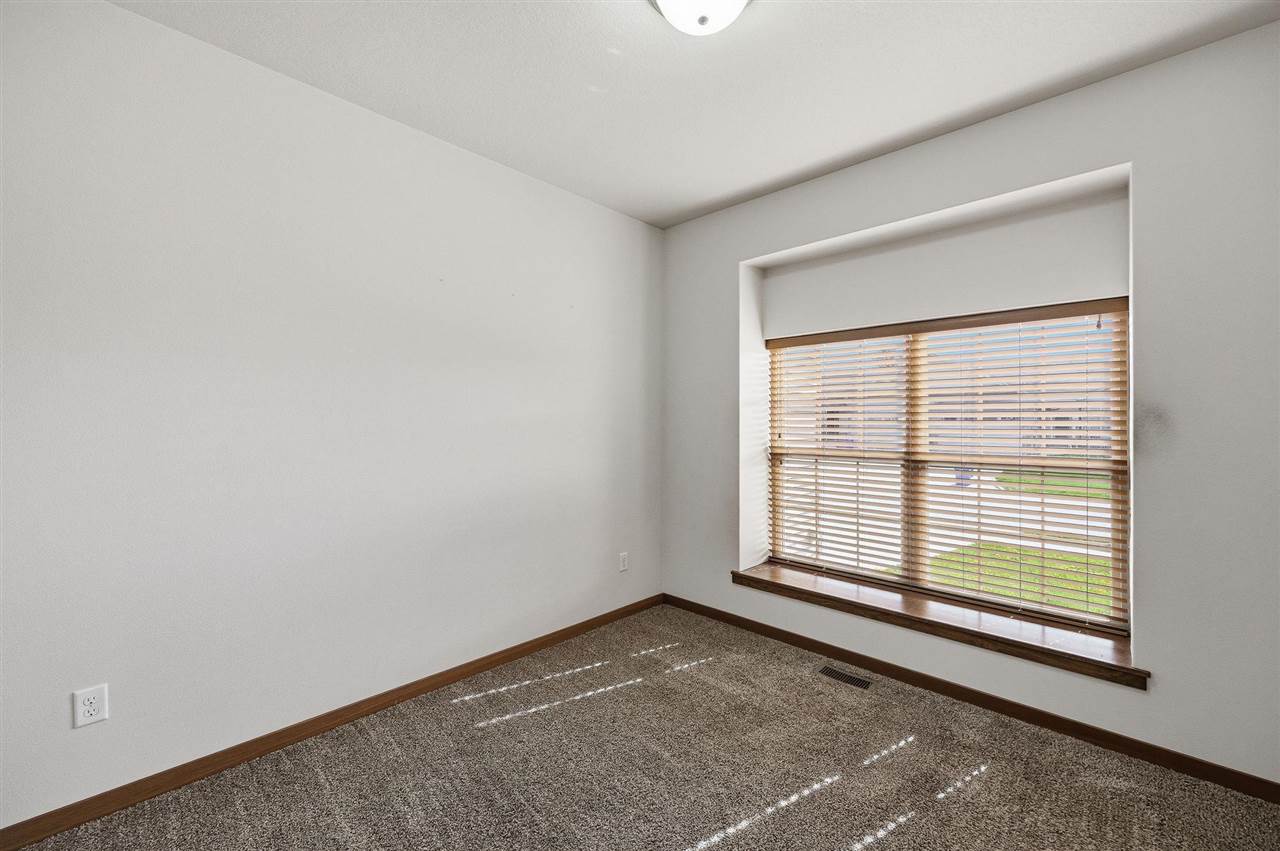 329 Windflower Lane Solon IA 52333