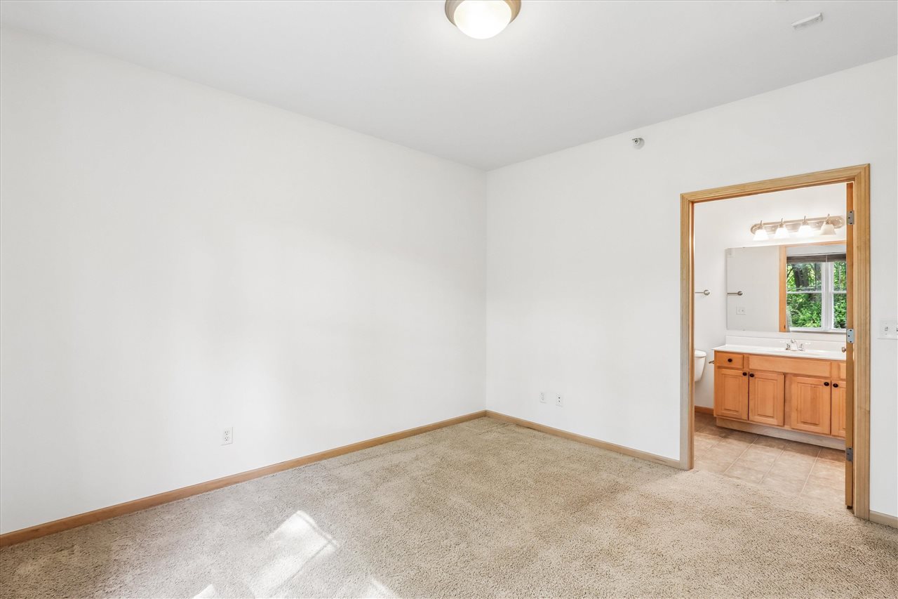 1092 Walnut Avenue Riverside IA 52327