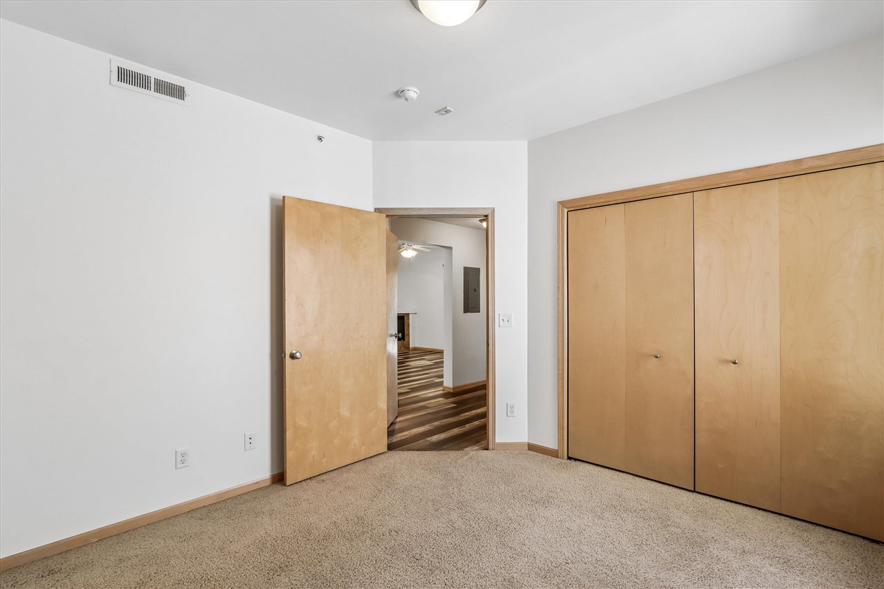 1092 Walnut Avenue Riverside IA 52327
