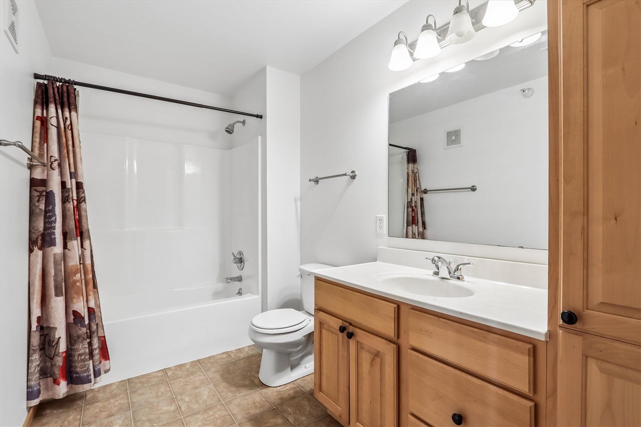1092 Walnut Avenue Riverside IA 52327