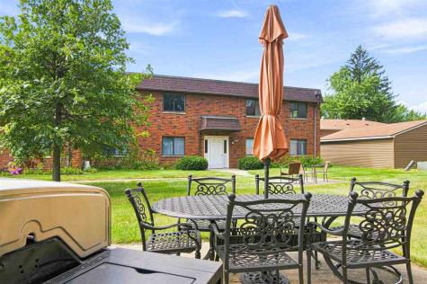5720 Golden Court NE Cedar Rapids IA 52402