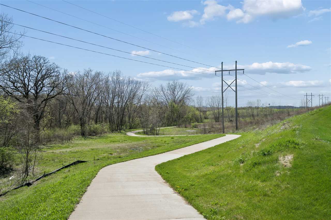 2871 Spring Rose Circle Coralville IA 52241