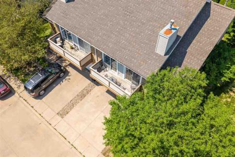 1516 Ranier Drive Iowa City IA 52246