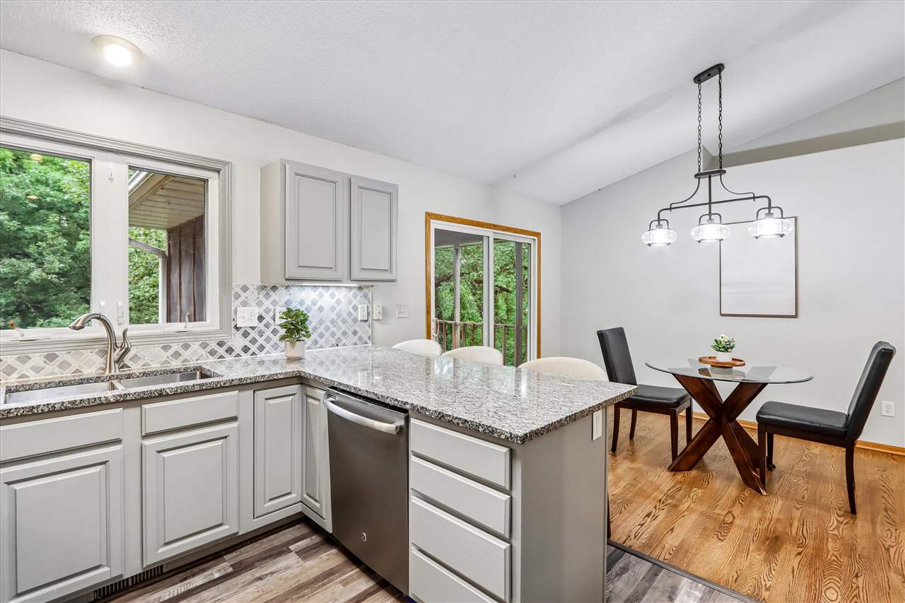 2283 E Grantview Drive Coralville IA 52241