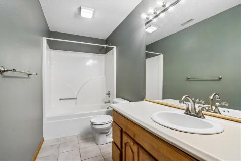 2283 E Grantview Drive Coralville IA 52241