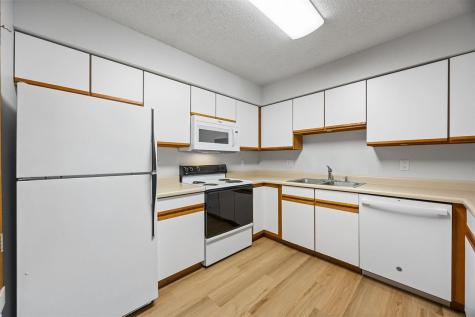 38 Westside Drive Iowa City IA 52246