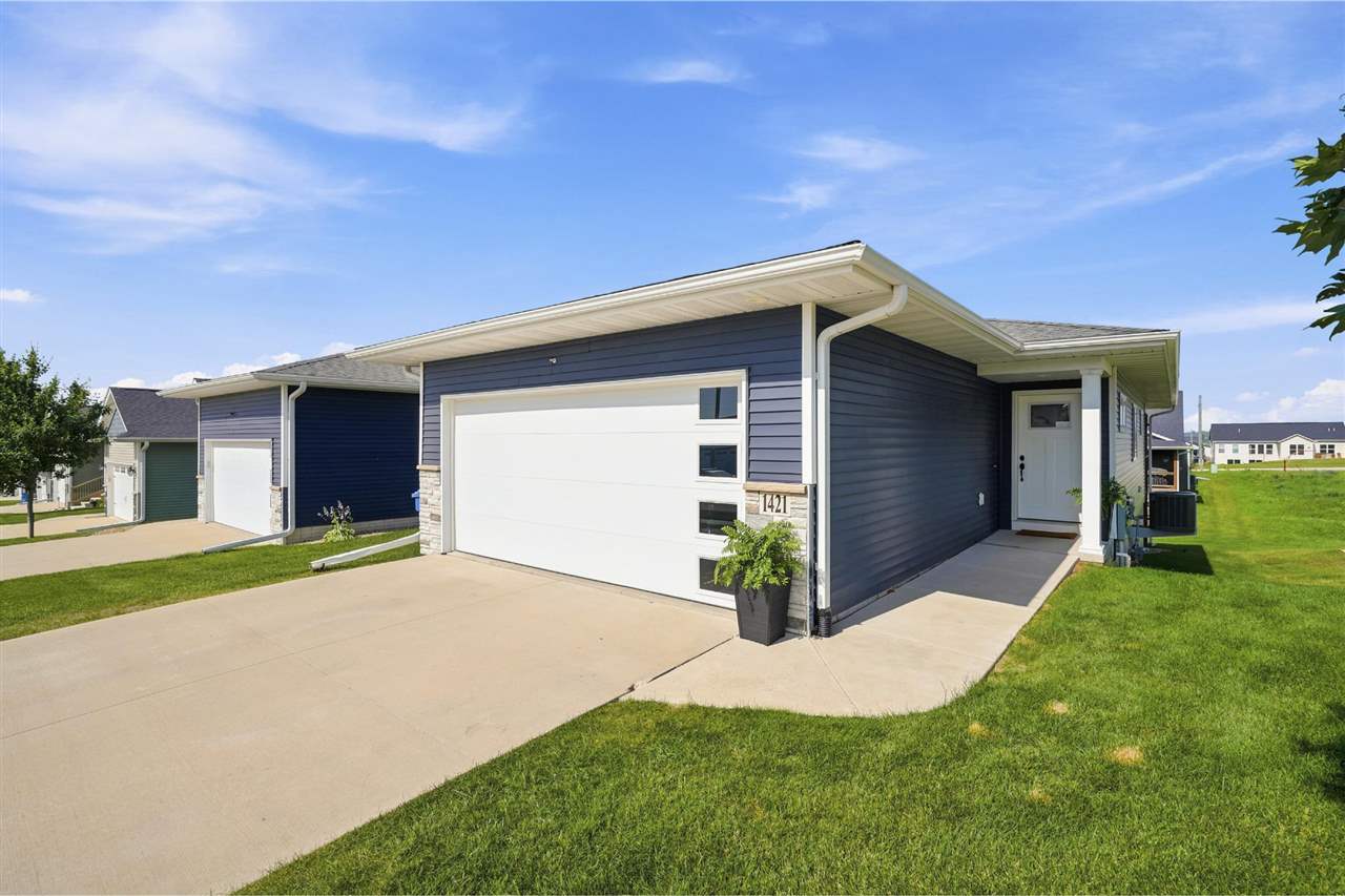 1421 Applewood Drive Fairfax IA 52228