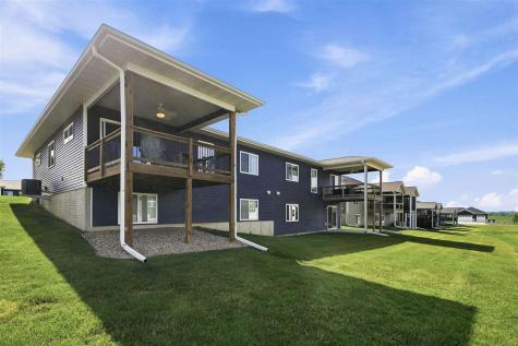 1421 Applewood Drive Fairfax IA 52228