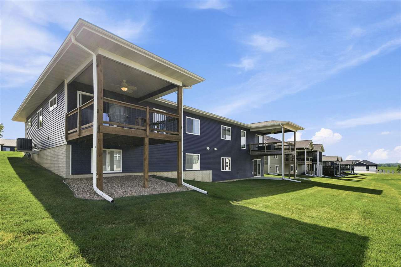 1421 Applewood Drive Fairfax IA 52228
