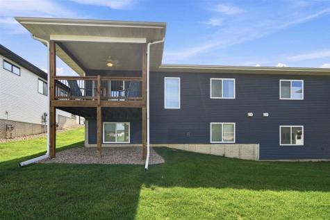 1421 Applewood Drive Fairfax IA 52228