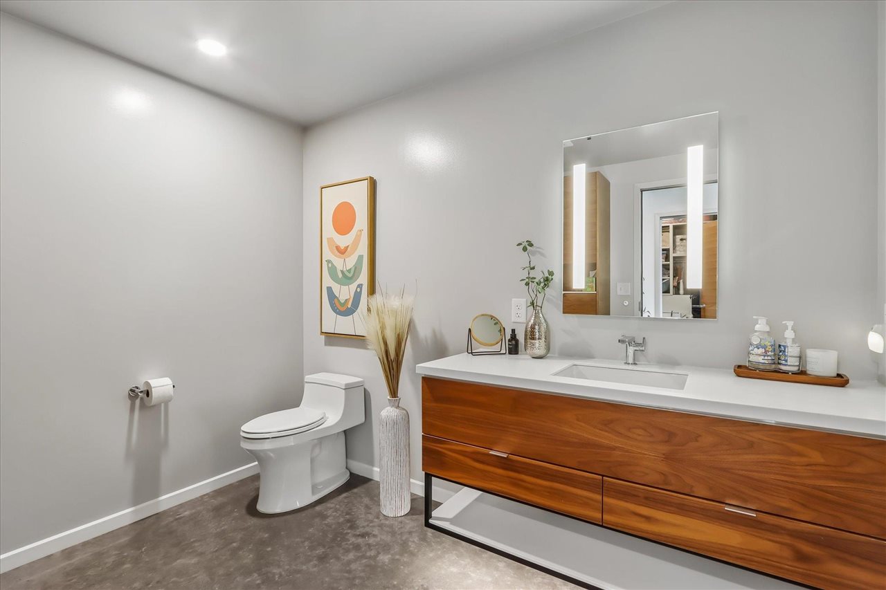 404 E College Iowa City IA 52240