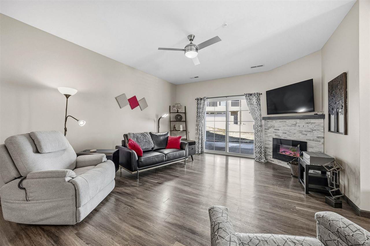 2869 Spring Rose Circle Coralville IA 52241