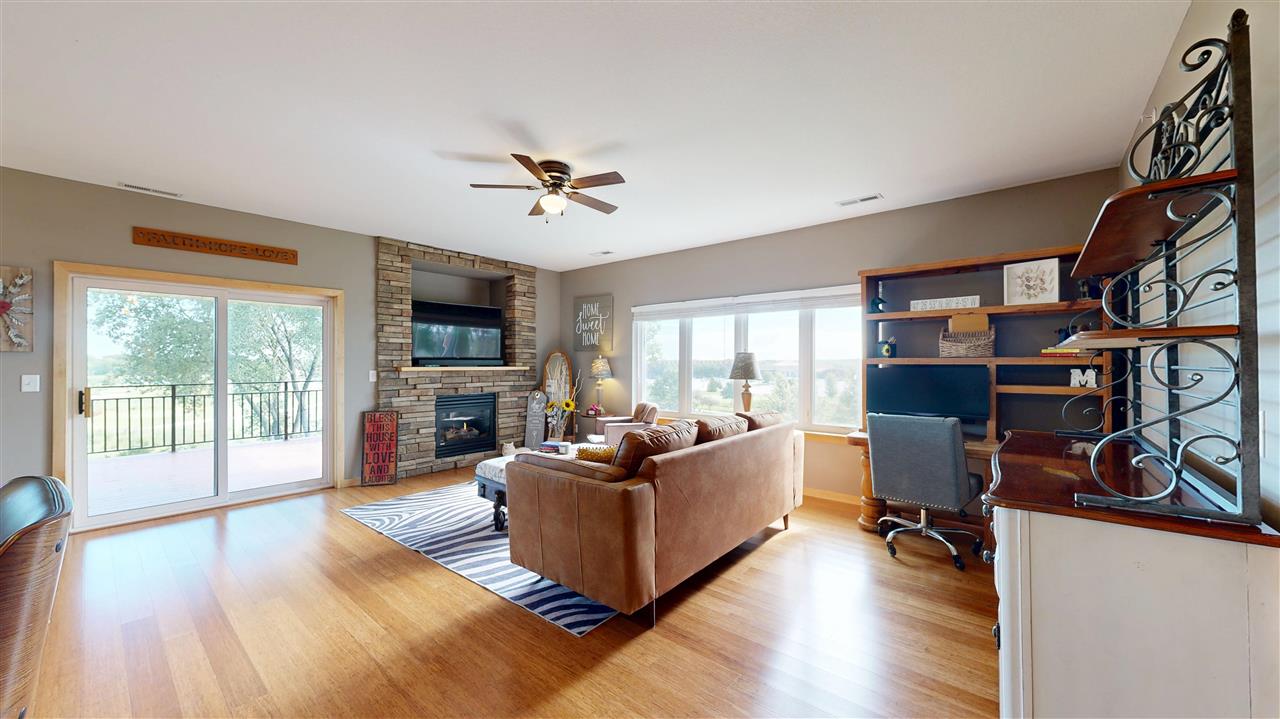 1092 Walnut Avenue Riverside IA 52327