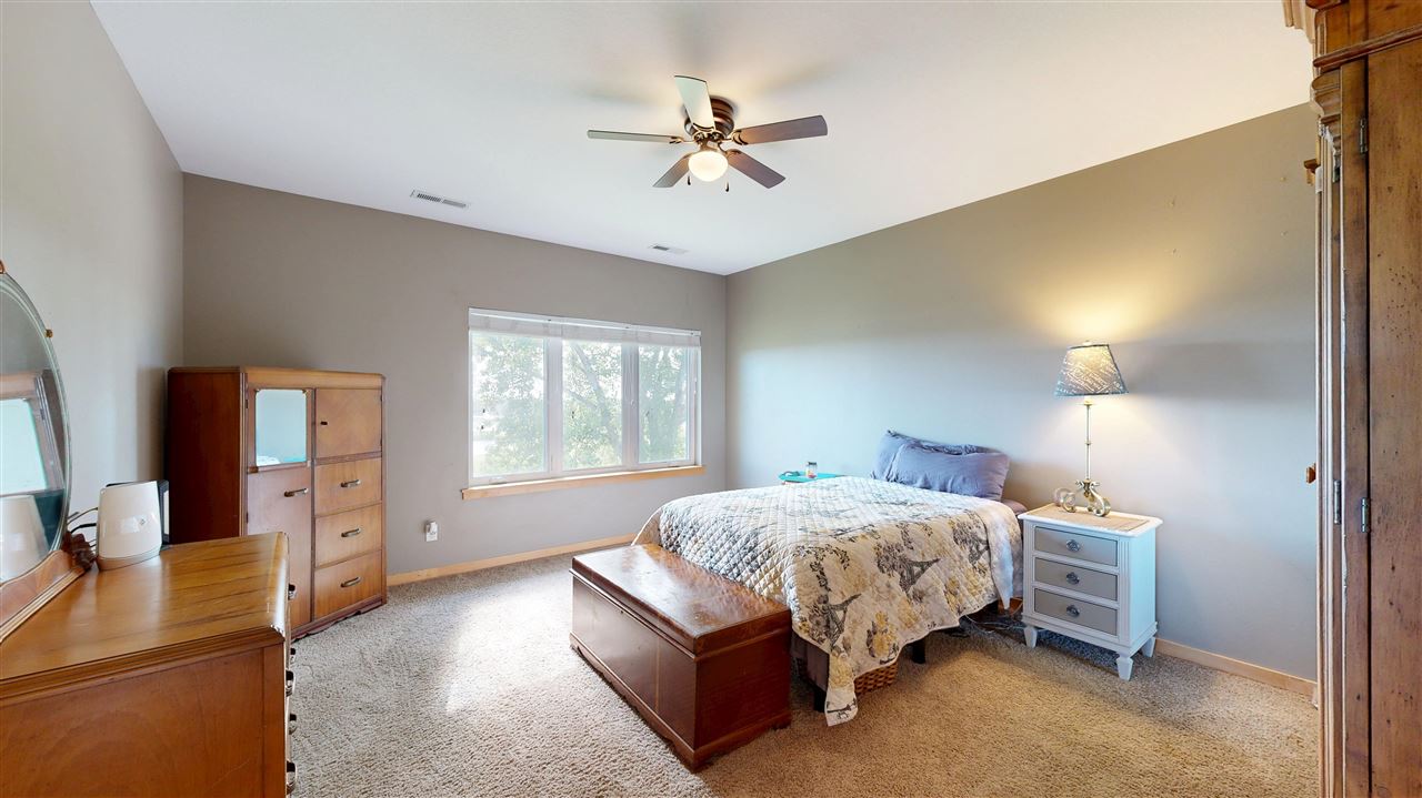1092 Walnut Avenue Riverside IA 52327