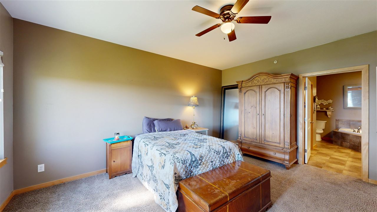 1092 Walnut Avenue Riverside IA 52327